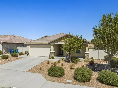 Exterior - 3625 Garnet Ln, Lancaster, CA 93535 photo 5 of 8