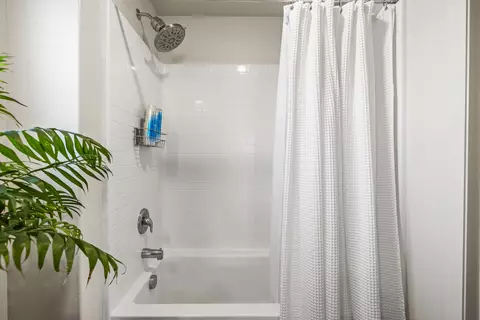 Bath - 3625 Garnet Ln, Lancaster, CA 93535 photo 2 of 3