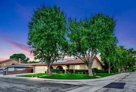 42902 Beau Ville Ct, Lancaster, CA 93536