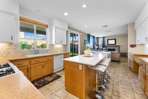 43334 Brandon Thomas Way, Lancaster, CA 93536 photo 16