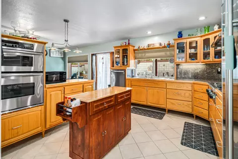 Kitchen - 44050 Andale Ave, Lancaster, CA 93535 photo 1 of 4