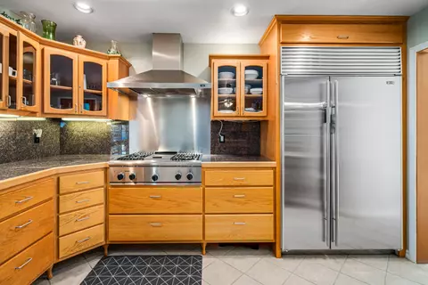Kitchen - 44050 Andale Ave, Lancaster, CA 93535 photo 2 of 4