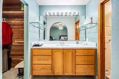 Bath - 44050 Andale Ave, Lancaster, CA 93535 photo 1 of 3