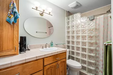 Bath - 44050 Andale Ave, Lancaster, CA 93535 photo 3 of 3