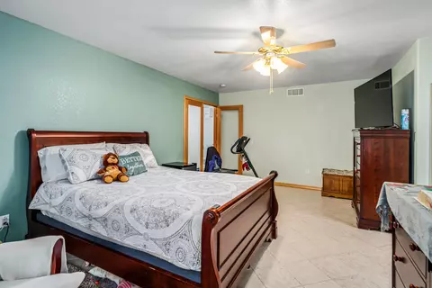 Bedroom - 44050 Andale Ave, Lancaster, CA 93535 photo 3 of 6