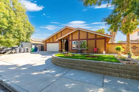 Exterior - 44050 Andale Ave, Lancaster, CA 93535 photo 2 of 7