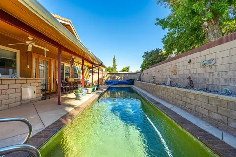 Exterior - 44050 Andale Ave, Lancaster, CA 93535 photo 6 of 7