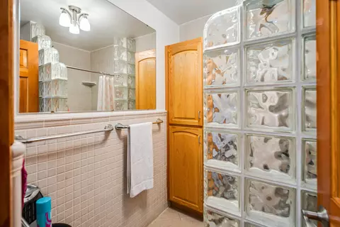 Bath - 44050 Andale Ave, Lancaster, CA 93535 photo 2 of 3