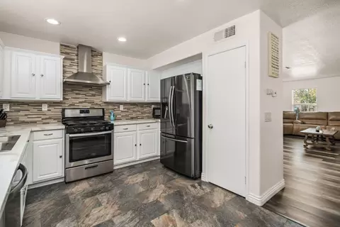 Kitchen - 45638 Barham Ave, Lancaster, CA 93534 photo 2 of 4
