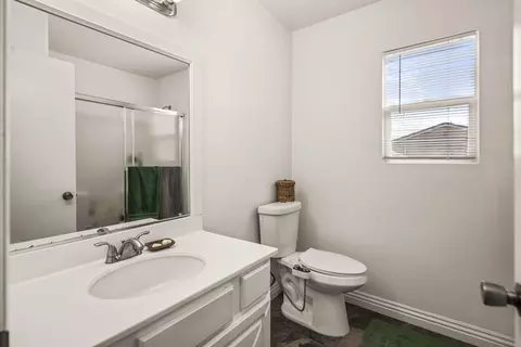 Bath - 45638 Barham Ave, Lancaster, CA 93534 photo 4 of 4