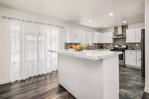 Kitchen - 45638 Barham Ave, Lancaster, CA 93534 photo 4 of 4