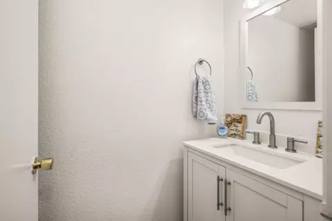 Bath - 45638 Barham Ave, Lancaster, CA 93534 photo 1 of 4