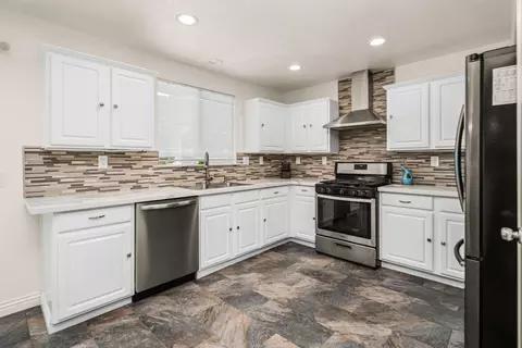 Kitchen - 45638 Barham Ave, Lancaster, CA 93534 photo 1 of 4