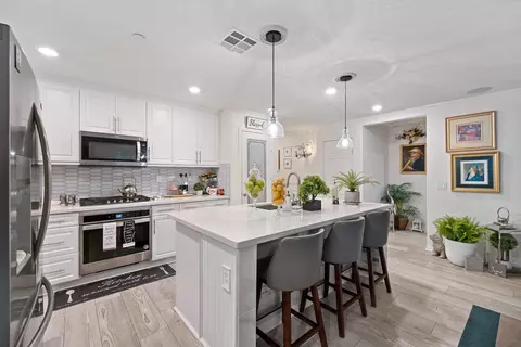 Kitchen - 6320 Pondera St, Lancaster, CA 93536 photo 4 of 4
