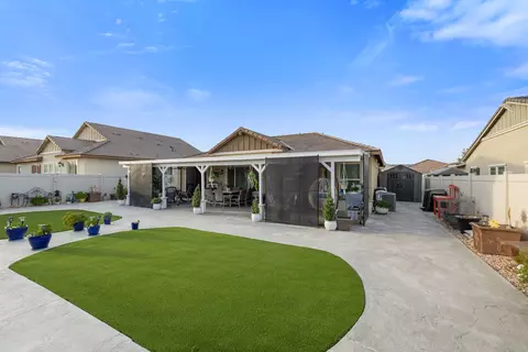 Exterior - 6320 Pondera St, Lancaster, CA 93536 photo 5 of 7