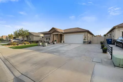 Exterior - 6320 Pondera St, Lancaster, CA 93536 photo 3 of 7
