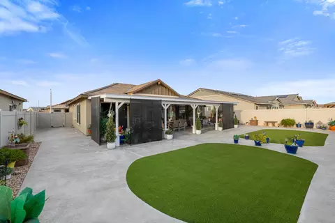 Exterior - 6320 Pondera St, Lancaster, CA 93536 photo 6 of 7