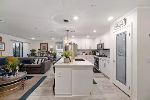 Kitchen - 6320 Pondera St, Lancaster, CA 93536 photo 1 of 4
