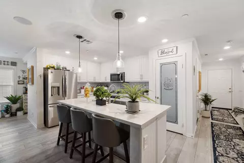 Kitchen - 6320 Pondera St, Lancaster, CA 93536 photo 2 of 4