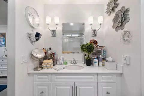 Bath - 6320 Pondera St, Lancaster, CA 93536 photo 3 of 3
