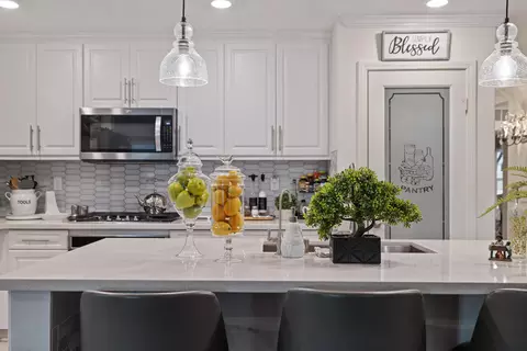 Kitchen - 6320 Pondera St, Lancaster, CA 93536 photo 3 of 4