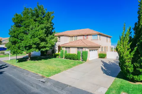 5121 Vista Dr, Palmdale, CA 93551