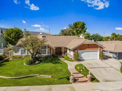 41621 Crispi Ln, Quartz Hill, CA 93536 photo 2