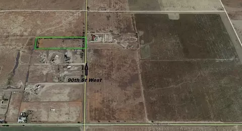 90 Th St W, Rosamond, CA 93560