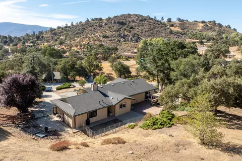 View/Area - 25801 Cumberland Rd, Tehachapi, CA 93561 photo 1 of 10