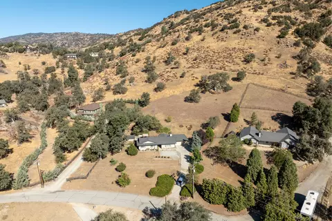 View/Area - 25801 Cumberland Rd, Tehachapi, CA 93561 photo 4 of 10