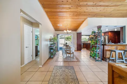 Entry Way - 25801 Cumberland Rd, Tehachapi, CA 93561 photo 2 of 2
