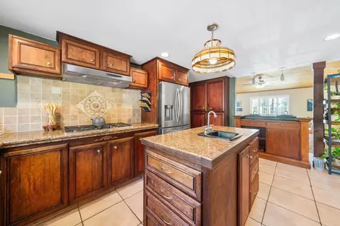 Kitchen - 25801 Cumberland Rd, Tehachapi, CA 93561 photo 4 of 4