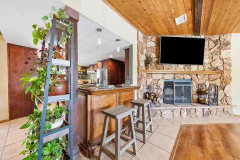 Kitchen - 25801 Cumberland Rd, Tehachapi, CA 93561 photo 1 of 4