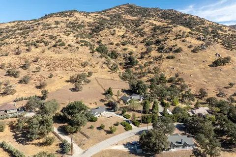 View/Area - 25801 Cumberland Rd, Tehachapi, CA 93561 photo 5 of 10
