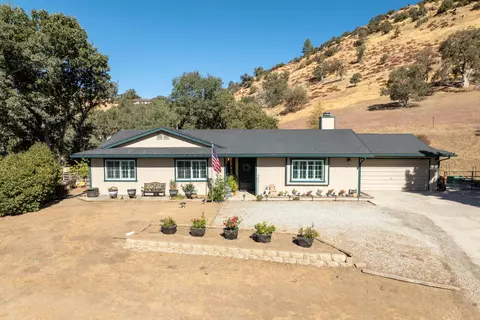 Exterior - 25801 Cumberland Rd, Tehachapi, CA 93561 photo 2 of 8