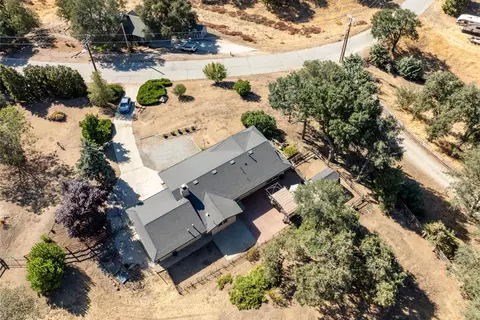 View/Area - 25801 Cumberland Rd, Tehachapi, CA 93561 photo 2 of 10