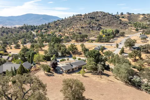 View/Area - 25801 Cumberland Rd, Tehachapi, CA 93561 photo 7 of 10