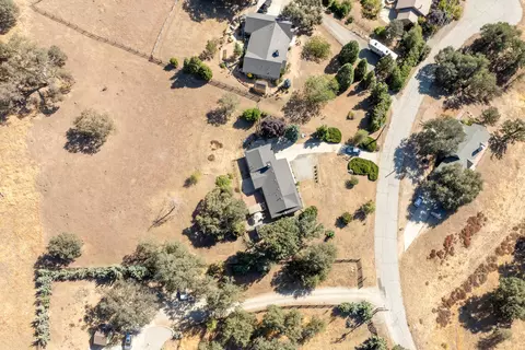 View/Area - 25801 Cumberland Rd, Tehachapi, CA 93561 photo 3 of 10