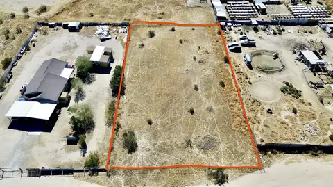 Avenue S, Sun Village, CA 93543