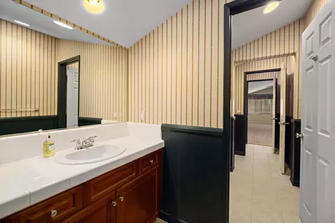 Bath - 4730 Spur Ave, Lancaster, CA 93536 photo 3 of 4