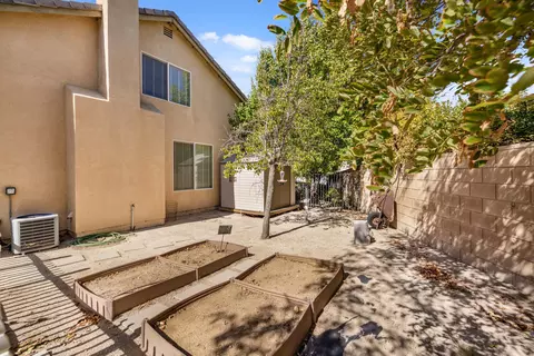 Exterior - 4730 Spur Ave, Lancaster, CA 93536 photo 4 of 5