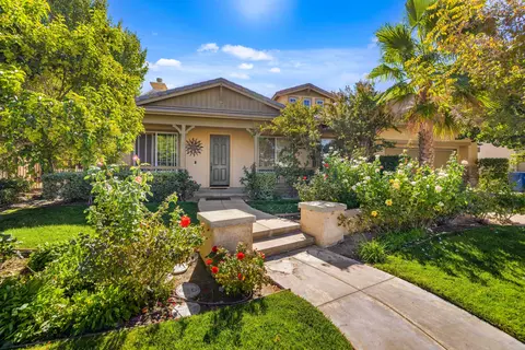 Exterior - 4730 Spur Ave, Lancaster, CA 93536 photo 2 of 5