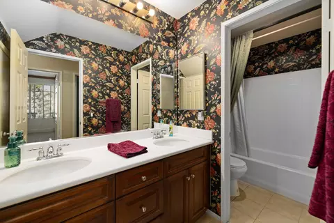 Bath - 4730 Spur Ave, Lancaster, CA 93536 photo 1 of 4