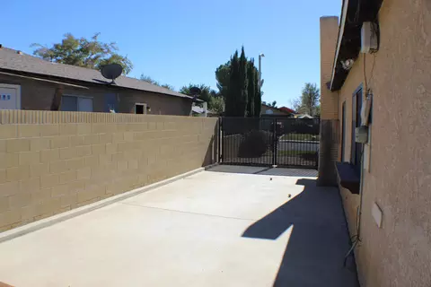 Exterior - 1109 Nugent St E, Lancaster, CA 93535 photo 5 of 5