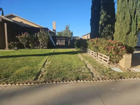 Exterior - 1109 Nugent St E, Lancaster, CA 93535 photo 2 of 5