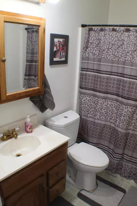 Bath - 1109 Nugent St E, Lancaster, CA 93535 photo 5 of 5