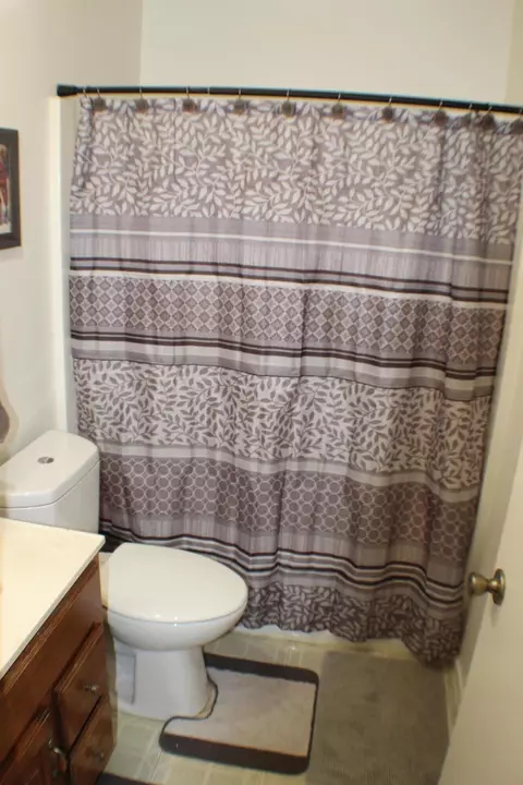 Bath - 1109 Nugent St E, Lancaster, CA 93535 photo 4 of 5