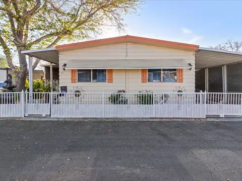 43850 20th St E #42, Lancaster, CA 93535