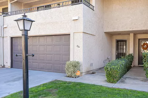 224 Eagle Ln, Palmdale, CA 93551