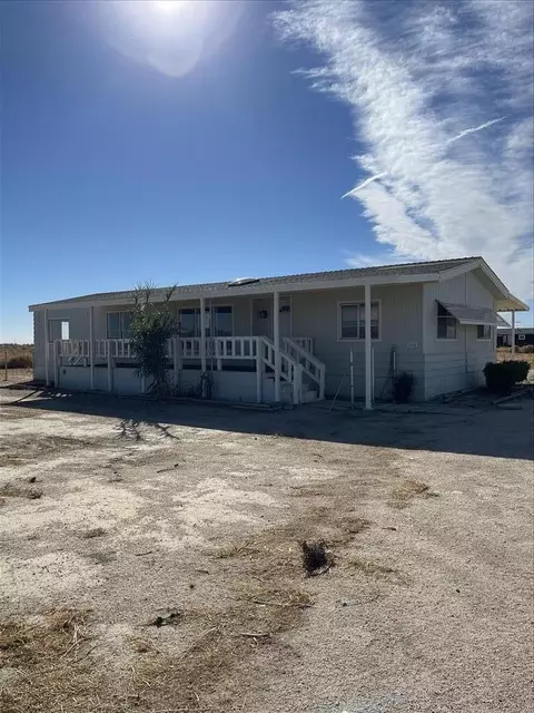 7664 Holiday Ave, Rosamond, CA 93560